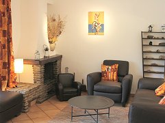 le salon et la cheminée